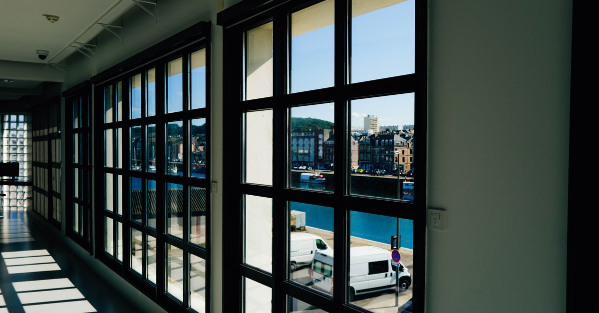 Enhancing Comfort: How Glare Reduction Improves Indoor Spaces