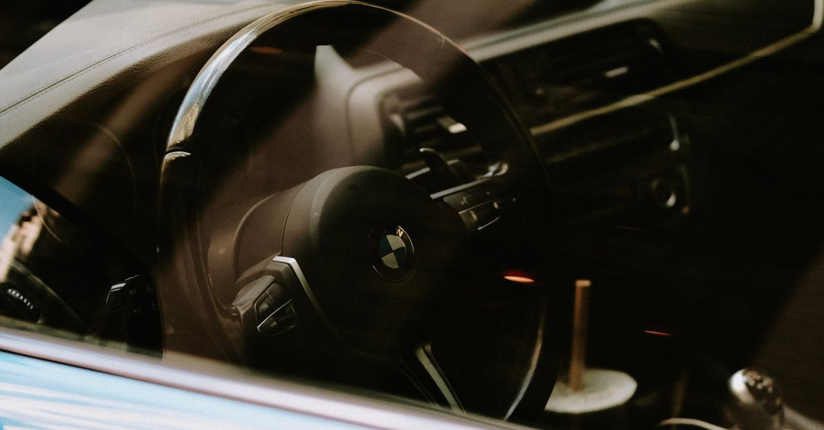 How Window Tinting Minimises Sun Glare in Urban Environments